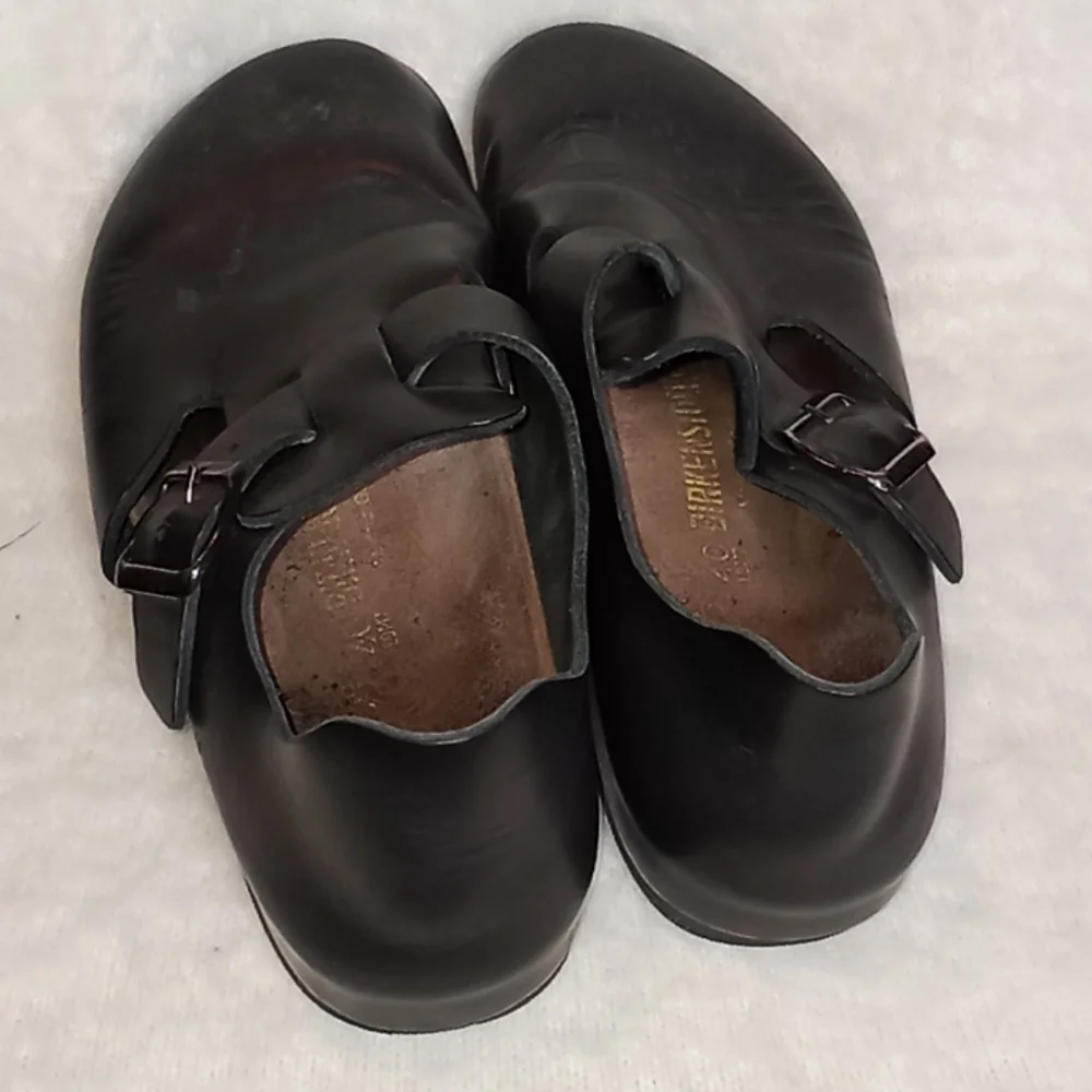 Birkenstock sz 7/7.5 clog sandal black